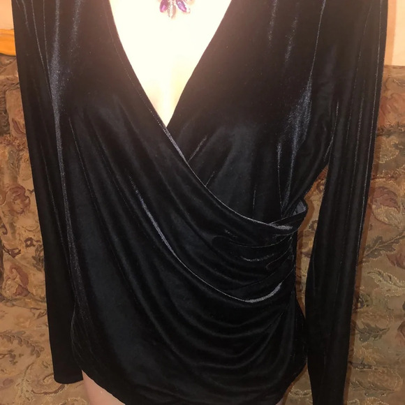 Kate Hill velvet faux wrap top L - Picture 2 of 3